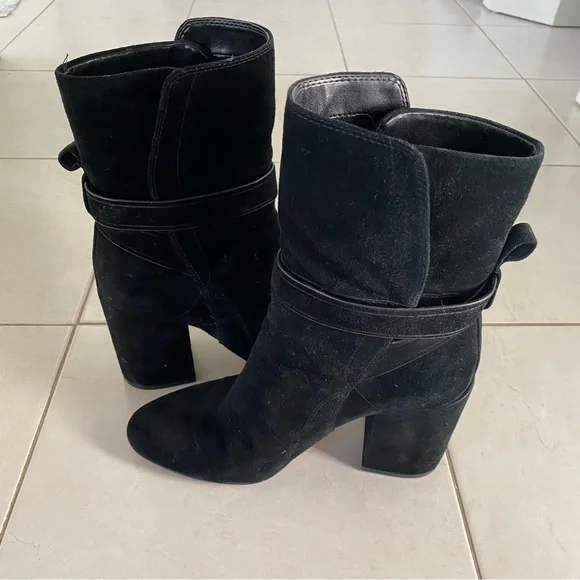 Vince Camuto Genuine Suede Black Booties. Size 6.5 - Picture 2 of 6